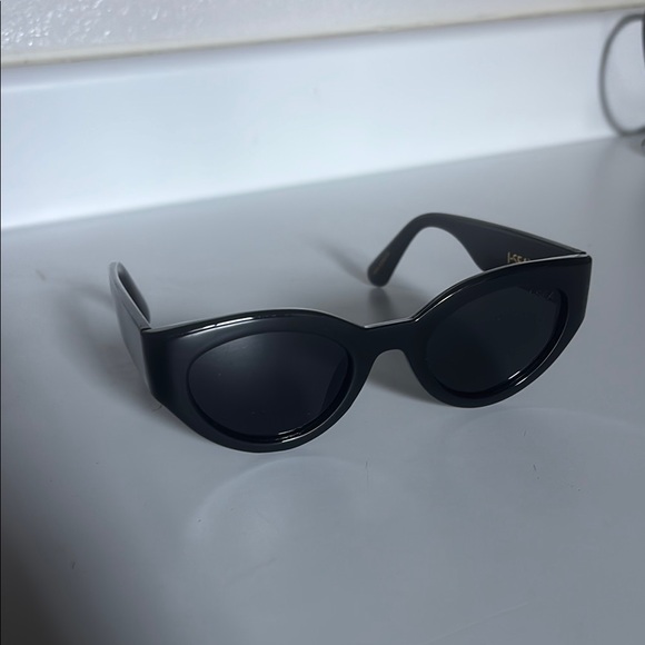Women’s Black Polarized Cat Eye Sunglasses - Picture 2 of 5
